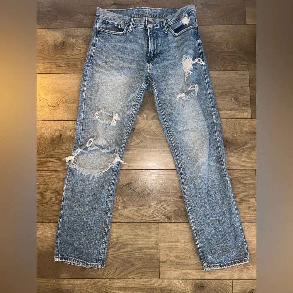 Old Navy Women's Distressed Light Blue Jeans Size 31/30